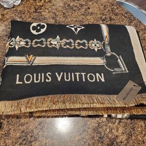 Louis Vuitton scarf shawl